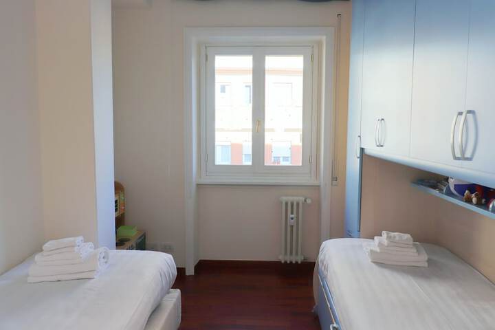 Room 6 of 35