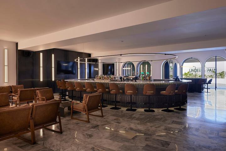Lounge 154 of 227