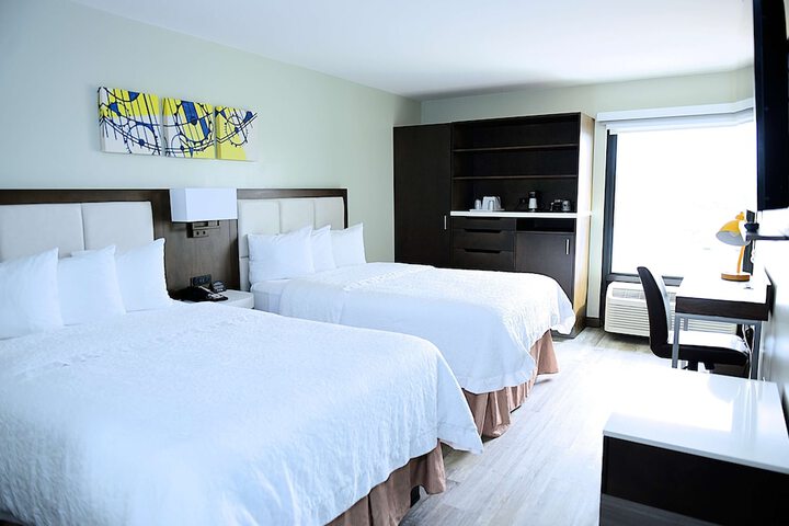 2 Double Beds Bathtub (1 of 12)