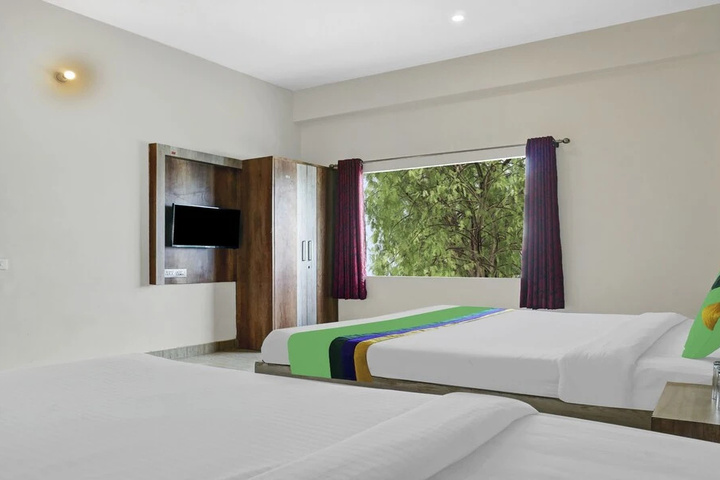 Room 3 of 12