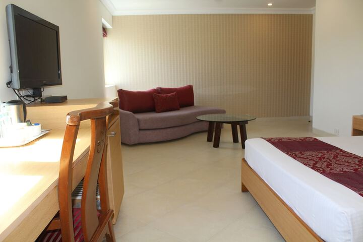 Room 6 of 34