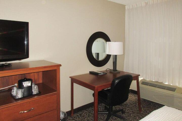 1 Double Bed Accessible (7 of 12)