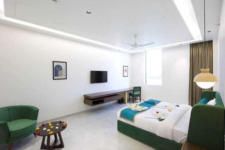 Room 5 of 18