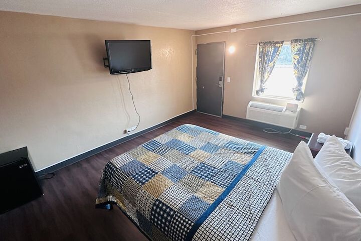 Room 4 of 11