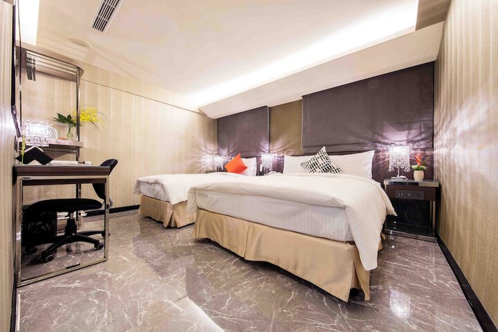 Room 4 of 60