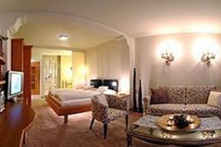 Room 25 of 47