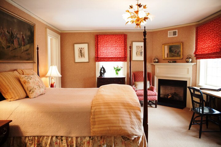 Room 7 of 74