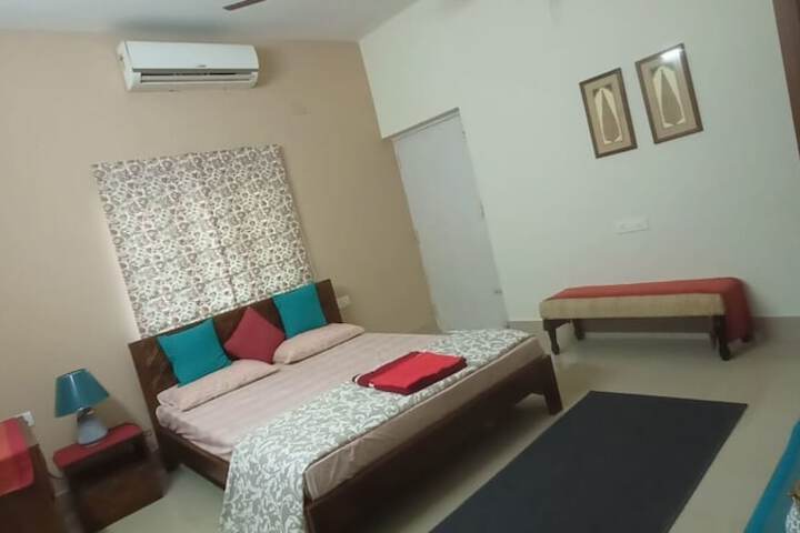 Room 4 of 20
