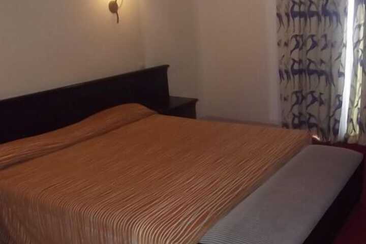 Room 9 of 33