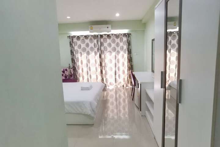Room 9 of 13