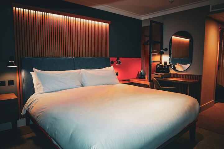 Room 6 of 42