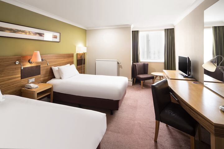 Room 4 of 90