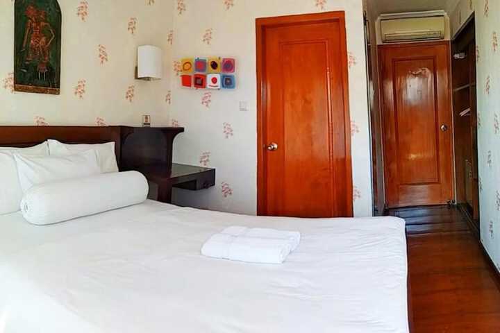 Room 12 of 34