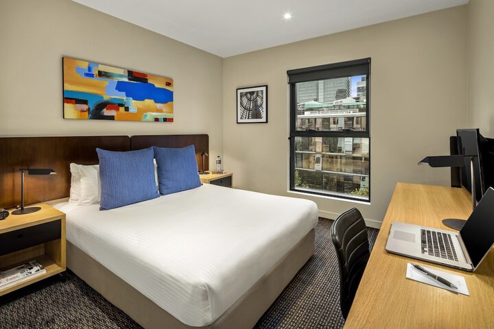 Room 6 of 30