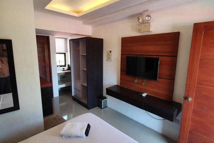 Room 10 of 18
