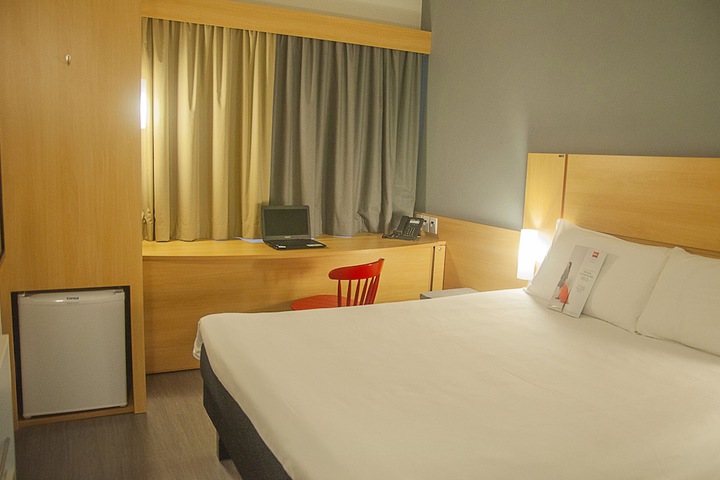 Room 5 of 34