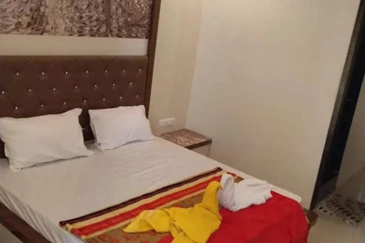 Room 4 of 4