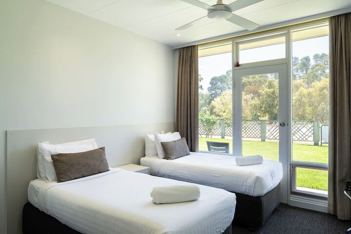 Room 9 of 27