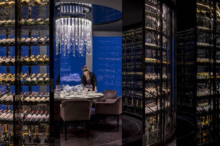 Dining 72 of 95