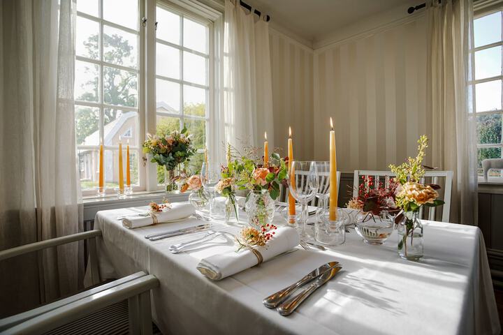Dining 46 of 72