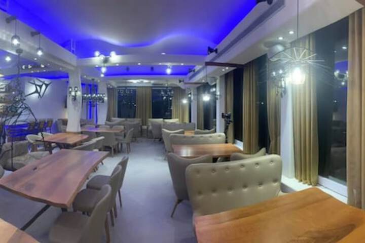 Lounge 41 of 59