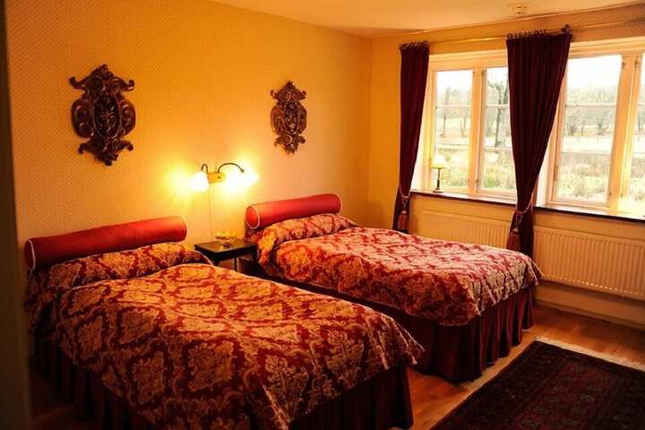 Room 10 of 33