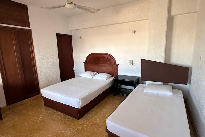 Room 9 of 11