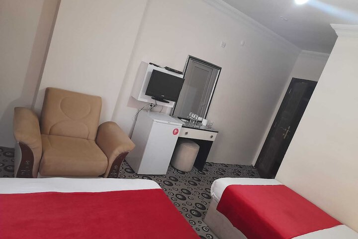 Room 4 of 12
