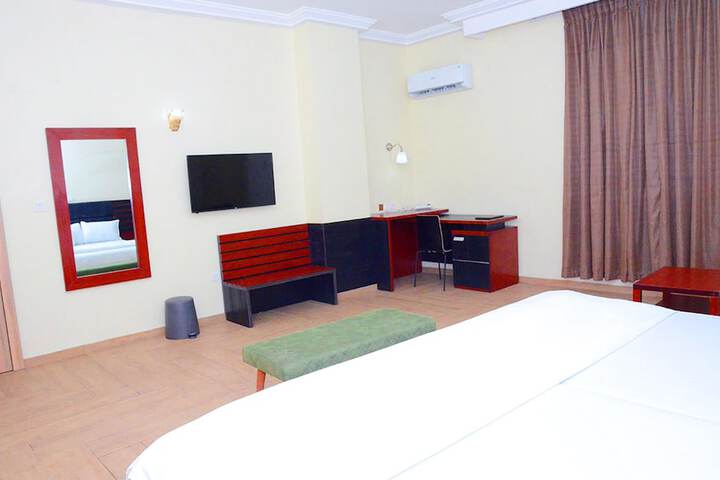 Room 16 of 44