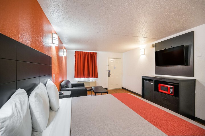 Room 17 of 36