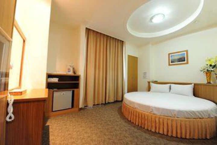 Room 5 of 42