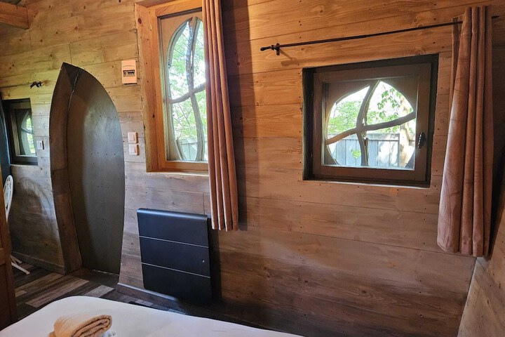 Room 16 of 162