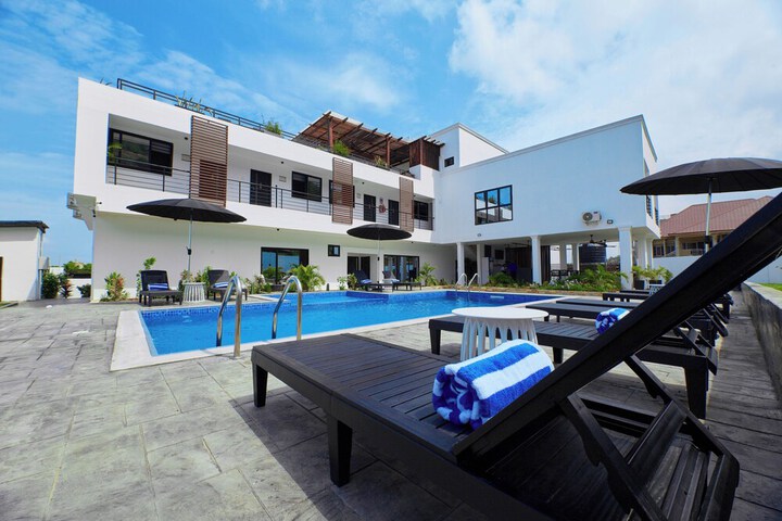 Hotel Exterior 63 of 66