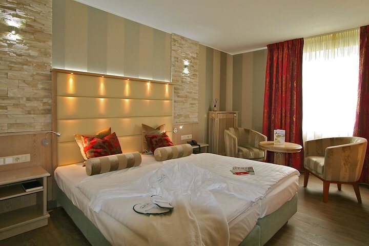 Room 3 of 43
