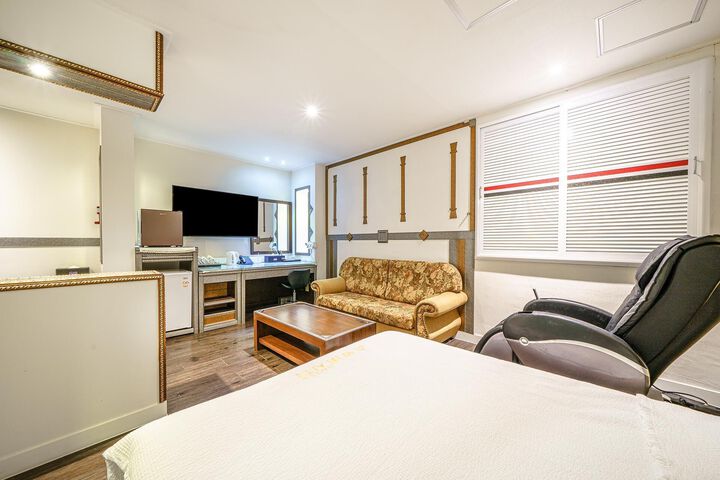 Room 35 of 58