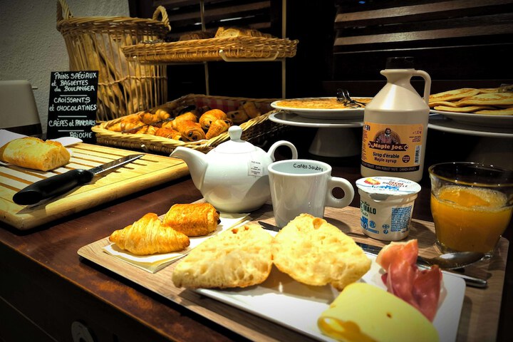 Breakfast/Coffee Service 21 of 32