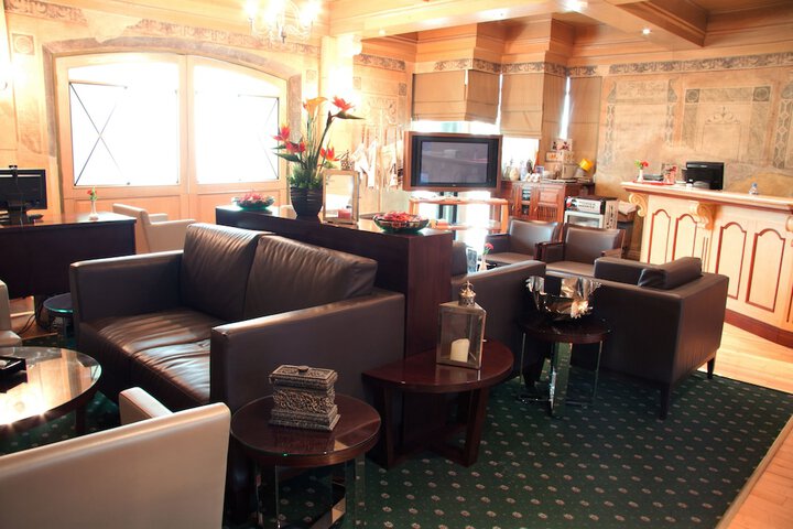 Lounge 57 of 64