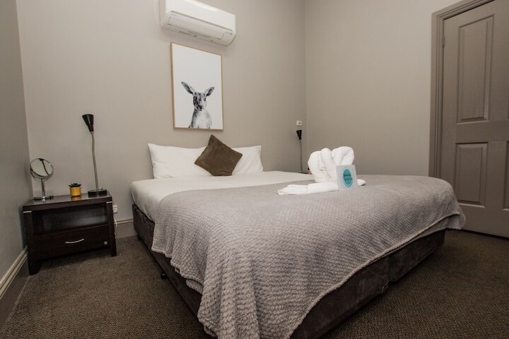 Room 27 of 243