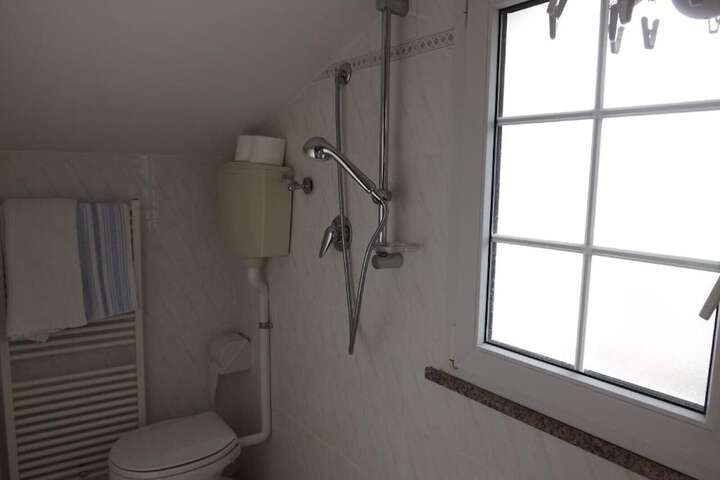 Room 16 of 38
