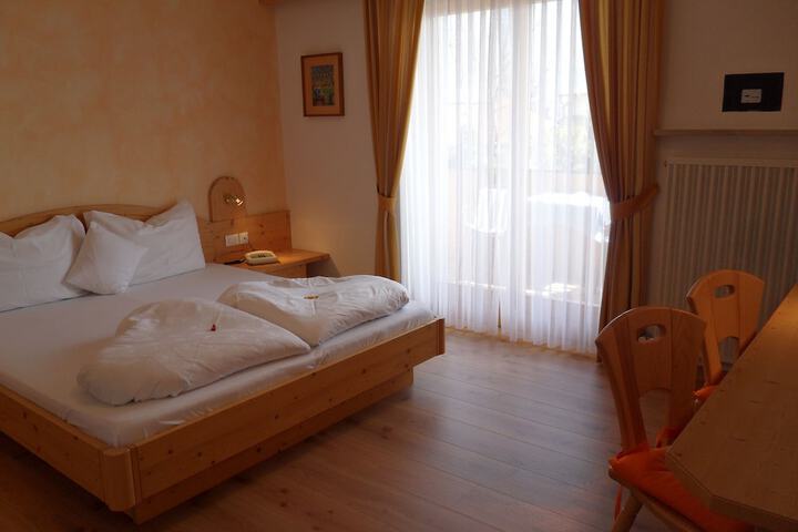 Room 7 of 48