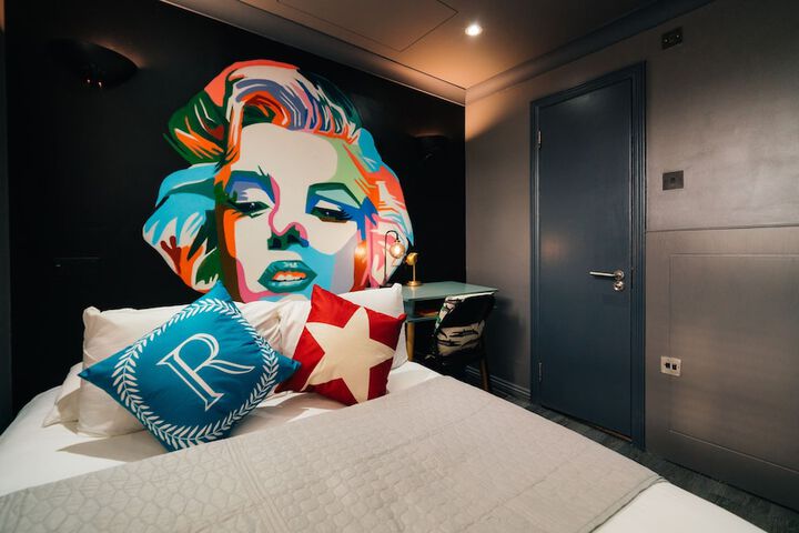 Room 37 of 344