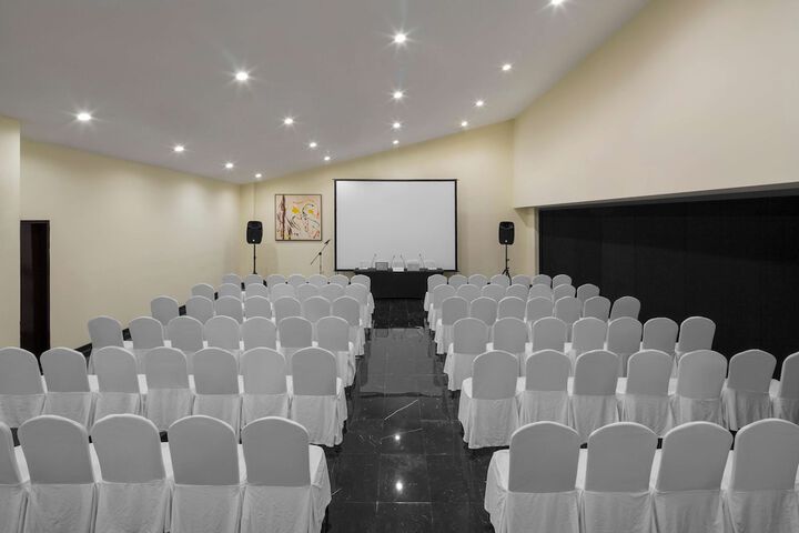 Business Center 41 of 46