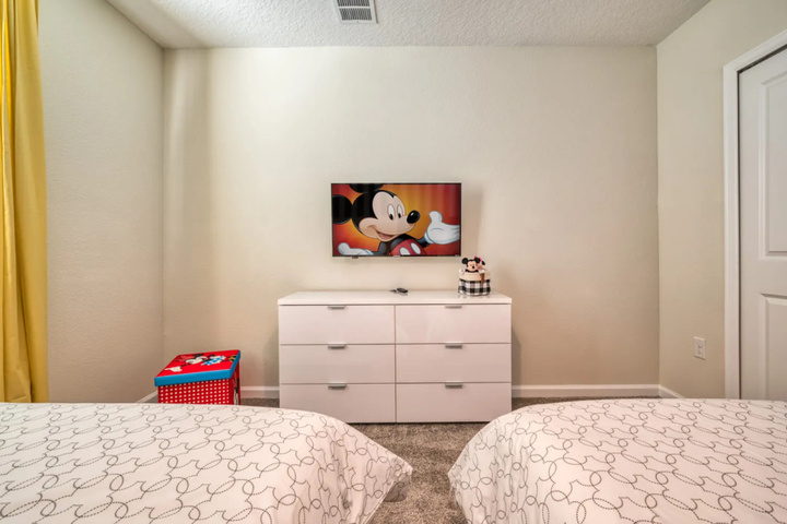 Room 6 of 17