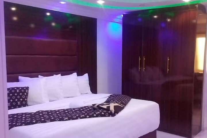 Room 15 of 18