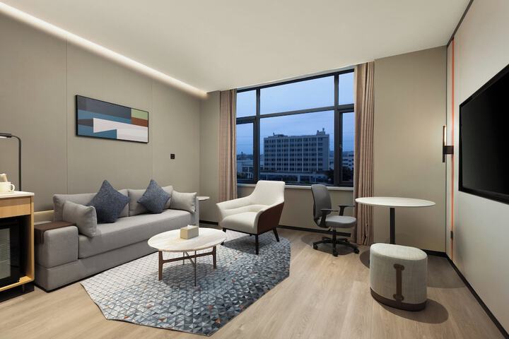 Room 6 of 37