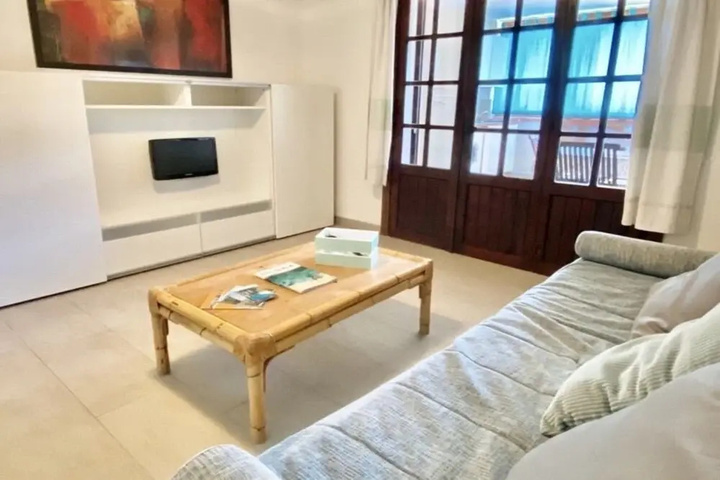 Room 4 of 16