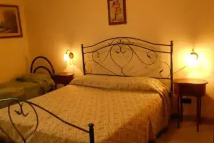 Room 5 of 13