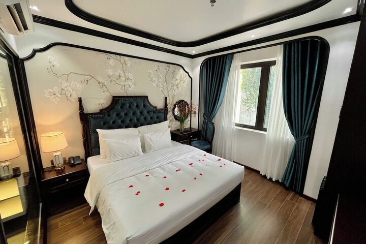 Room 4 of 165