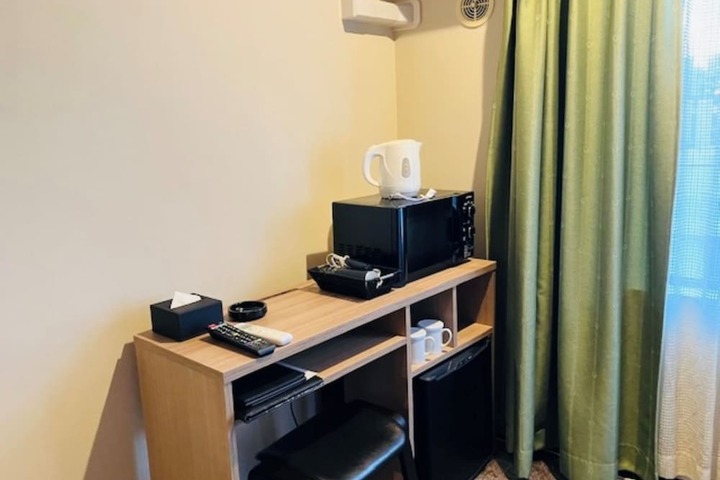 Room 12 of 27