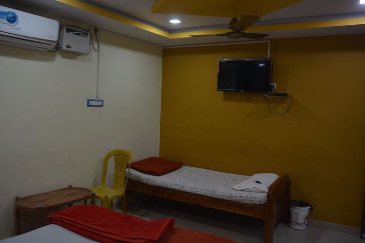 Room 53 of 94